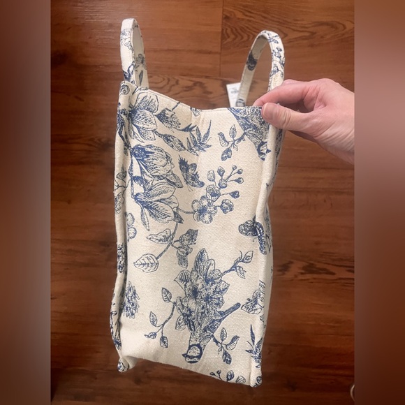 Francesca's Collections Blue and Cream Floral Tote - Picture 4 of 16